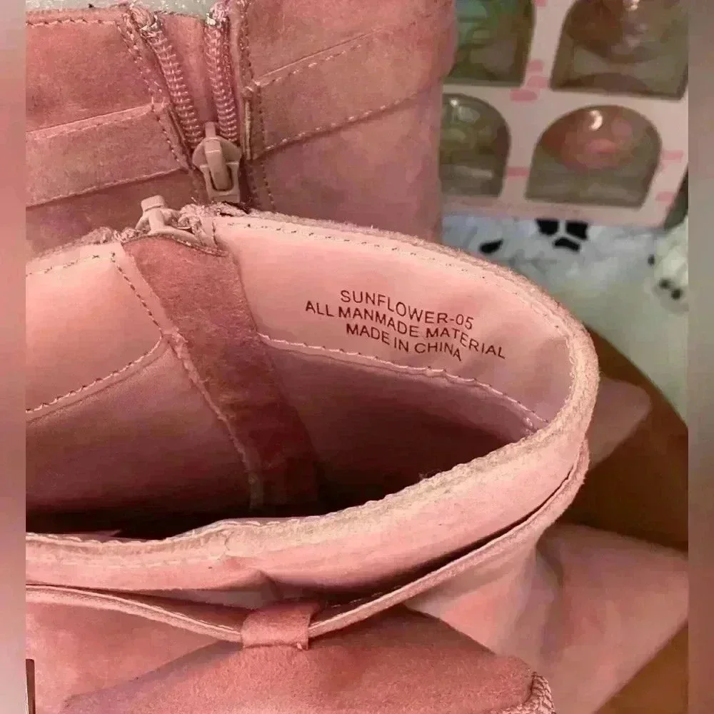 Rouge Helium NWOT Pink high heel booties with little zipper pouch Size 6.5barbie